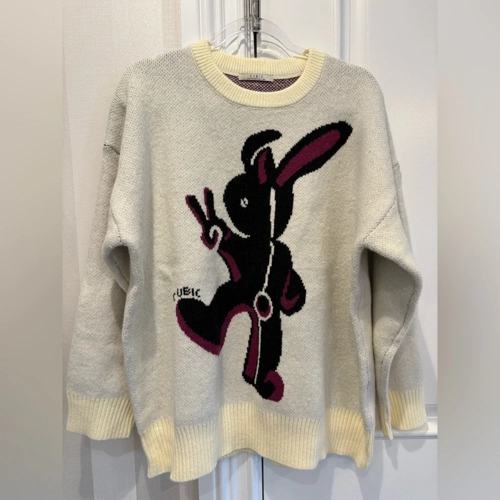 Cubic Cream Sweater with Black and Pink Graphic